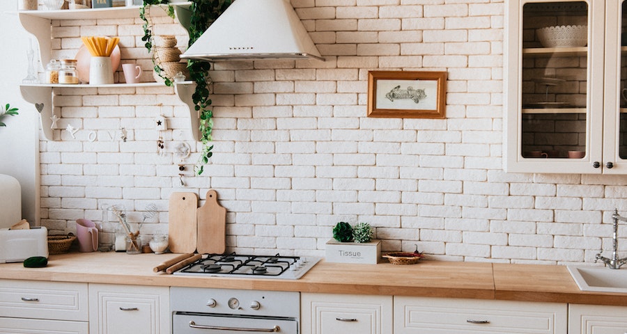 Contrasting Or Matching Your Kitchen Colors With Your Interior