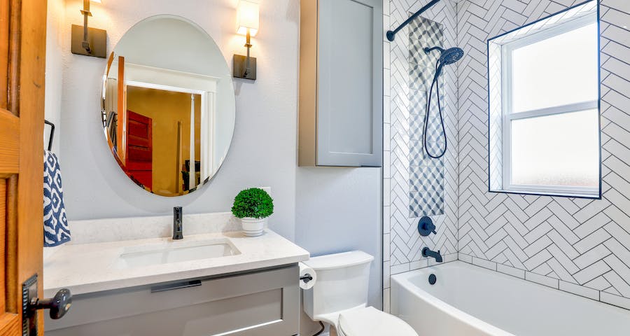 4 Must-Have Items for Your Bathroom